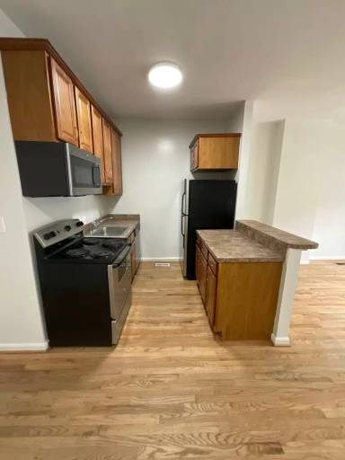 Main picture of 211 Bates St NW