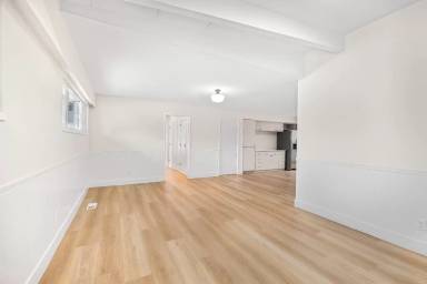 Main picture of 210 N 1st St
