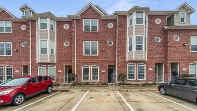 Main picture of Lakeridge Townhomes