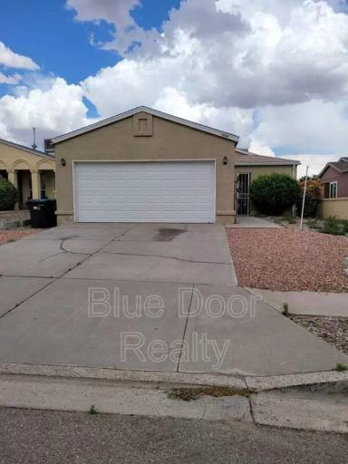 Main picture of 2008 Strawberry Pl NE