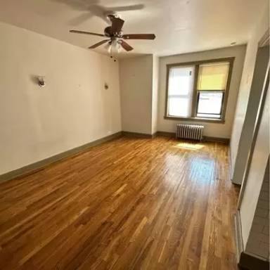 Main picture of 4915 W Belle Plaine Ave