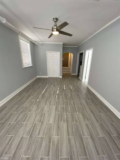 Main picture of 2838 W Addison St