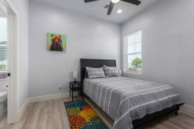 Main picture of 148 N Hibbert