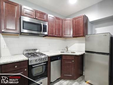 Main picture of 4070 N Kenmore Ave