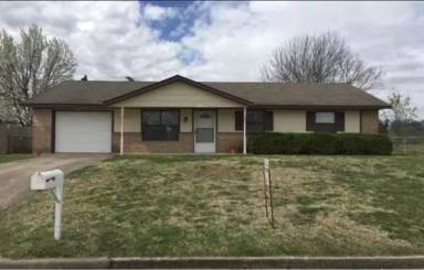 Main picture of 1813 N Chambers Ave