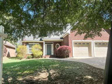Main picture of 535 Edinburgh Way