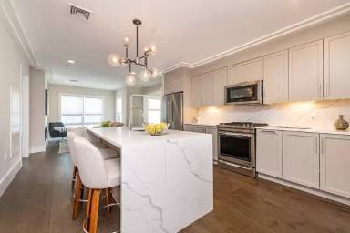 Main picture of 214 Market St