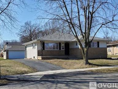 Main picture of 1391 E Deshler Ave