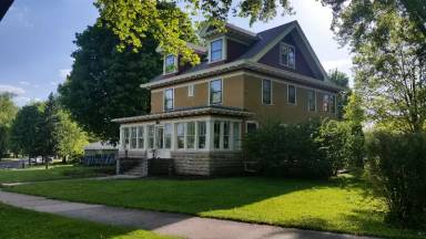 Main picture of 806 4th Ave SW