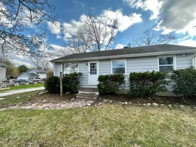 Main picture of 332 E Saint Joseph St