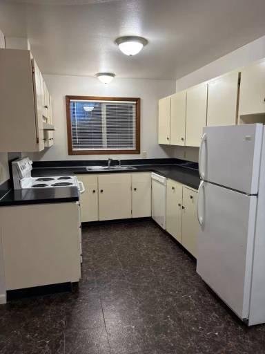Main picture of 6215-6219 SE 52nd Ave