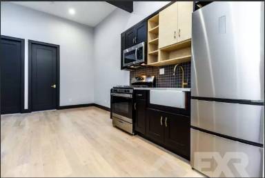 Main picture of 148 Meserole St