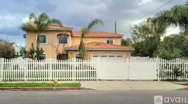 Main picture of 14960 Vose St