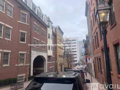 Main picture of 61 Joy St
