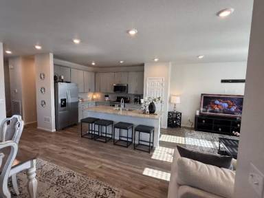 Main picture of 900 Tarragon Rd
