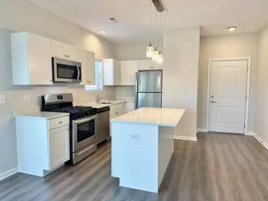 Main picture of 855 E Main St