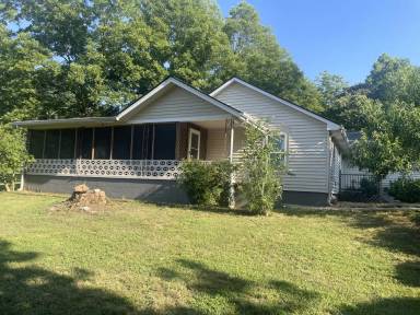 Main picture of 560 Old Clarksville Hwy