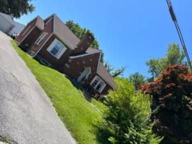 Main picture of 526 Military Rd