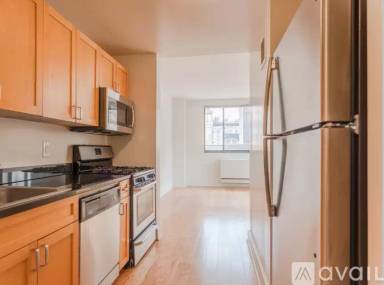 Main picture of 324 W 96th St