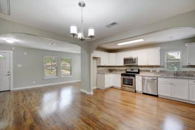 Main picture of 503 W Grady Dr