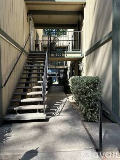 Main picture of 300 Del Verde Cir