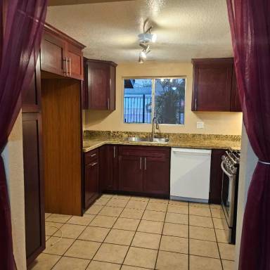 Main picture of 101 W Olive Ave