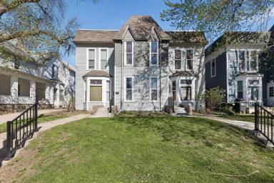 Main picture of 1313 S 32nd St