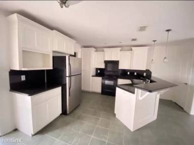 Main picture of 1406 W Fig Ave