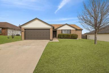 Main picture of 5007 Parkwood Dr