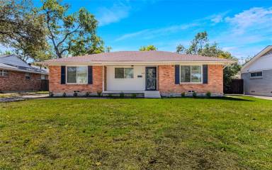 Main picture of 424 E Spring Valley Rd