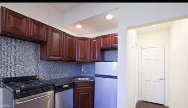 Main picture of 154 E 7th St