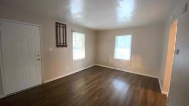 Main picture of 5012 N Ogden Ave