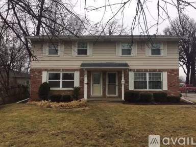 Main picture of 902 Nylon St