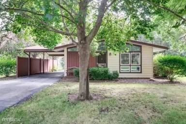 Main picture of 30477 N Oak Grove Ave