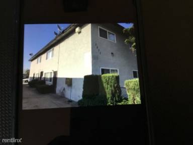 Main picture of 2833 E Sawyer St