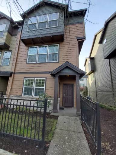 Main picture of 3419 SE Brookwood Ave