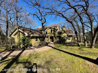 Main picture of 1525 Oak Ln