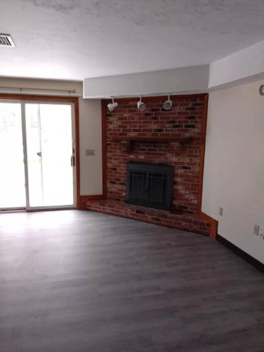 Main picture of 161 Endicott St E