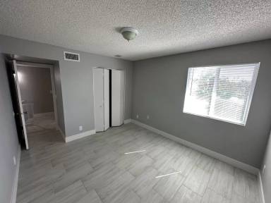 Main picture of 1233 N 47th Pl