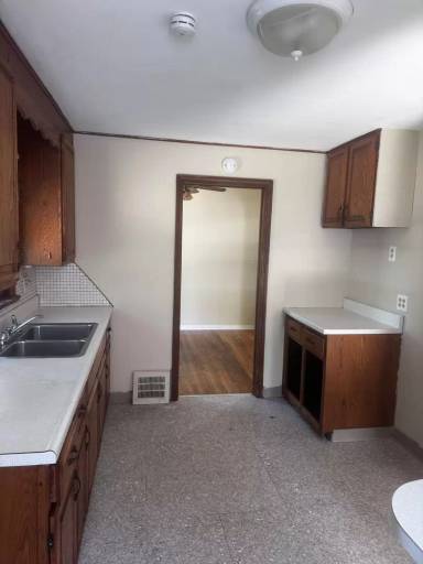 Main picture of 3878 E 143rd St