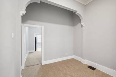 Main picture of 1909 McCulloh St