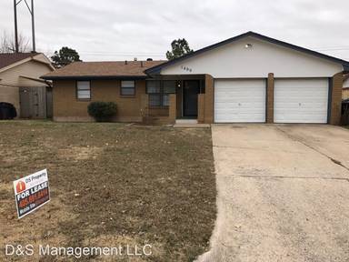 Main picture of 1400 SW 81st St