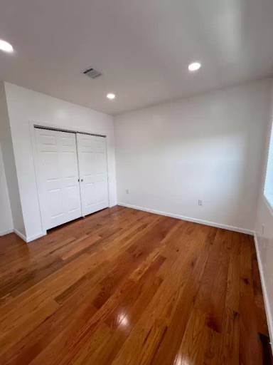 Main picture of 266 Main St