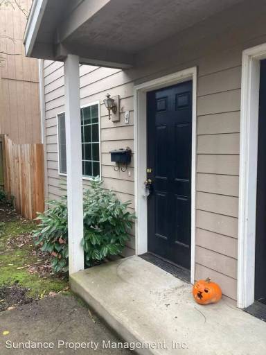 Main picture of 8046 NE Couch St