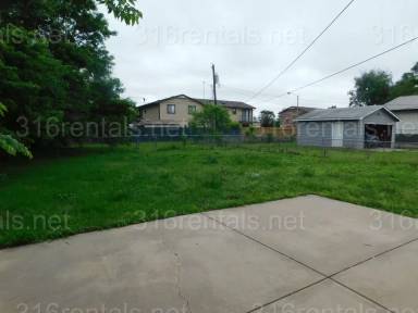 Main picture of 702 S Edwards Ave