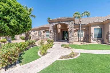 Main picture of 2816 E Carob Dr