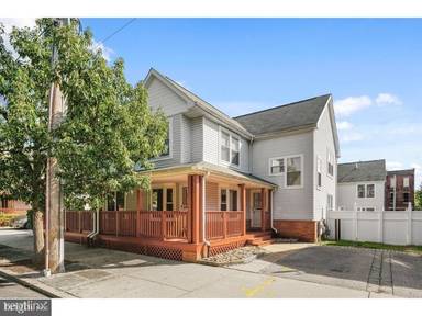 Main picture of 1613 N Franklin St