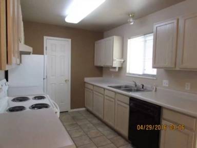 Main picture of 2962 N Ronlin Ave