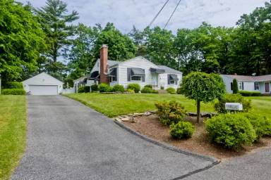 Main picture of 190 Mary Coburn Rd