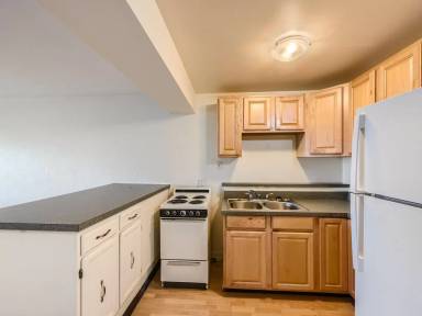 Main picture of 703 N 85th St